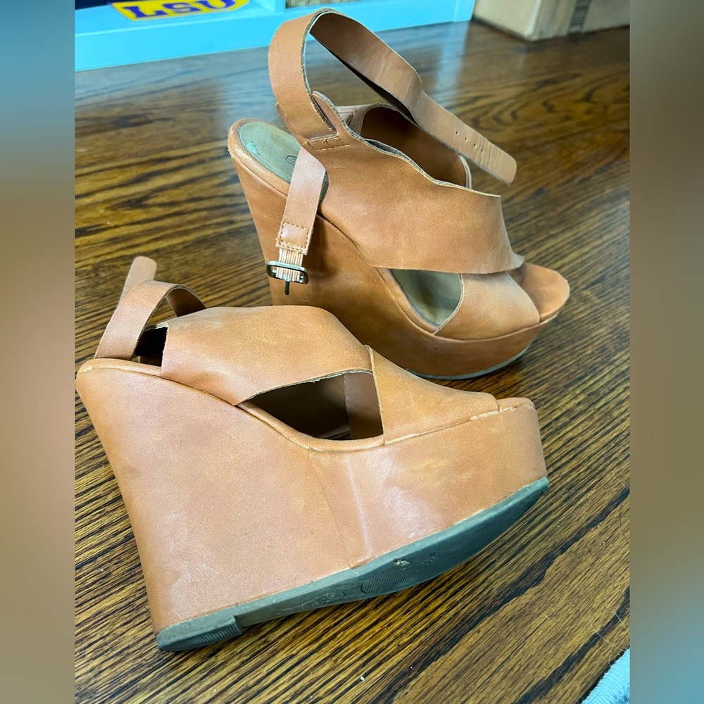Size 6 brown wedges with criss-cross straps and buckle on side to keep secure